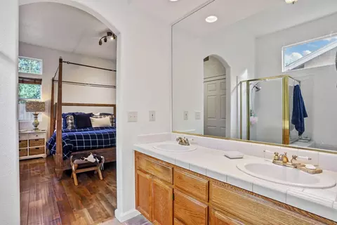 Bath - 4165 Donovan Way, Turlock, CA 95382 photo 3 of 5