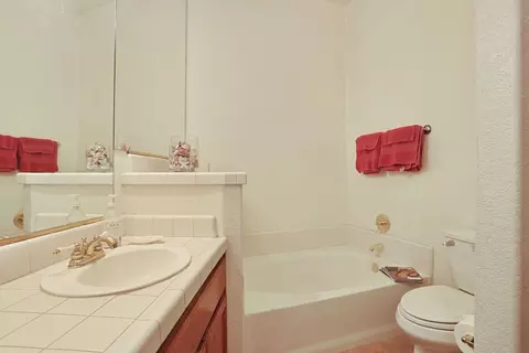 Bath - 4165 Donovan Way, Turlock, CA 95382 photo 4 of 5
