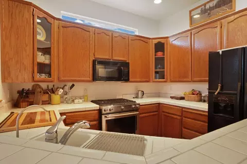 Kitchen - 4165 Donovan Way, Turlock, CA 95382 photo 6 of 8