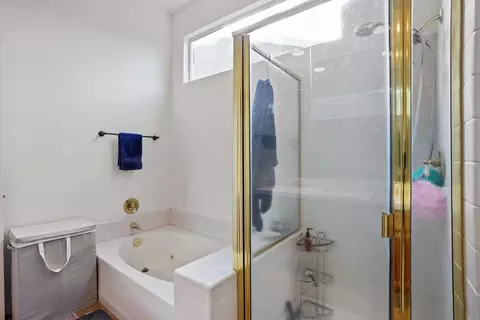 Bath - 4165 Donovan Way, Turlock, CA 95382 photo 2 of 5