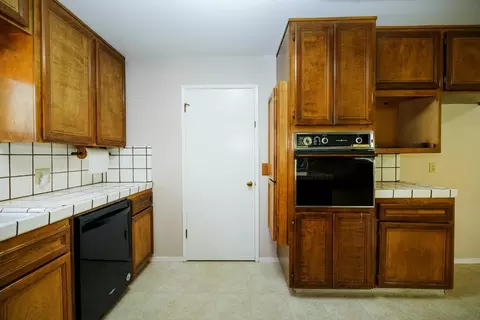 Kitchen - 2700 Marlee Dr, Turlock, CA 95380 photo 5 of 8