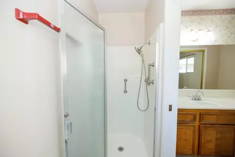 Bath - 2700 Marlee Dr, Turlock, CA 95380 photo 2 of 3