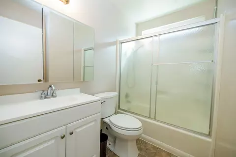Bath - 2700 Marlee Dr, Turlock, CA 95380 photo 3 of 3