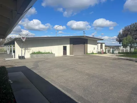 Exterior - 4825 Rice Rd, Modesto, CA 95357 photo 6 of 16