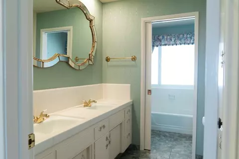 Bath - 4825 Rice Rd, Modesto, CA 95357 photo 1 of 4