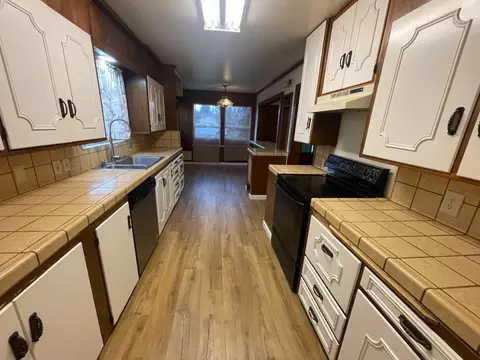 1421 E Marshall St, Turlock, CA 95380 photo 4