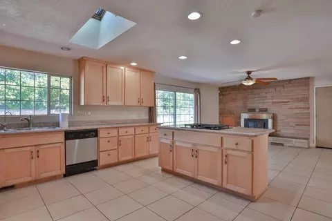 Kitchen - 1010 Lydia Ln, Placerville, CA 95667 photo 6 of 9