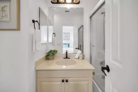 Bath - 836 Heavenly Pl, Milpitas, CA 95035 photo 3 of 4