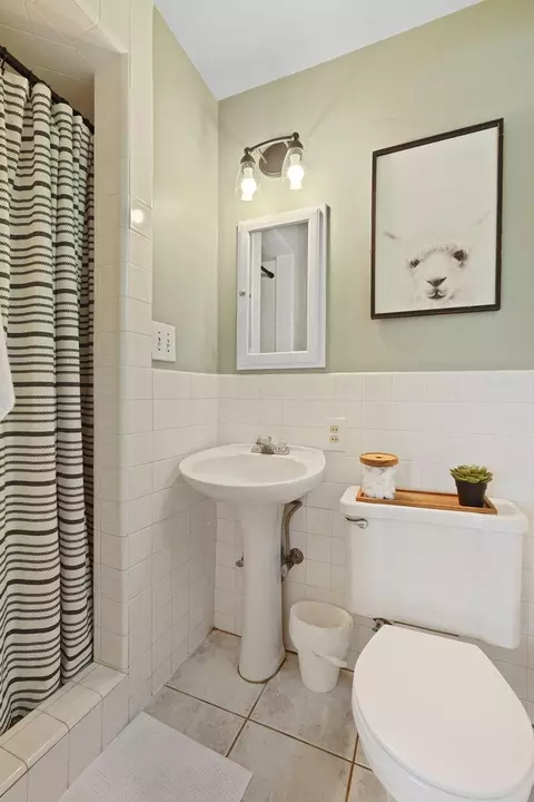 Bath - 1327 W Walnut St, Lodi, CA 95242 photo 3 of 3