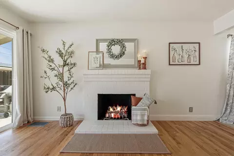 Living - 1327 W Walnut St, Lodi, CA 95242 photo 4 of 5