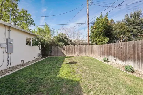 Exterior - 1327 W Walnut St, Lodi, CA 95242 photo 11 of 15