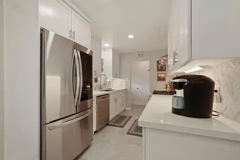 Kitchen - 1327 W Walnut St, Lodi, CA 95242 photo 3 of 5