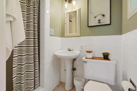 Bath - 1327 W Walnut St, Lodi, CA 95242 photo 2 of 3