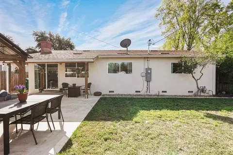 Exterior - 1327 W Walnut St, Lodi, CA 95242 photo 13 of 15