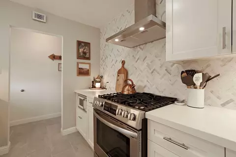 Kitchen - 1327 W Walnut St, Lodi, CA 95242 photo 2 of 5