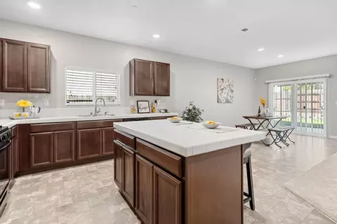 Kitchen - 437 Pendragon St, Manteca, CA 95337 photo 2 of 7