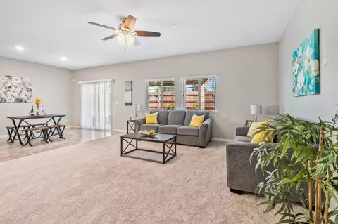 Living - 437 Pendragon St, Manteca, CA 95337 photo 4 of 6