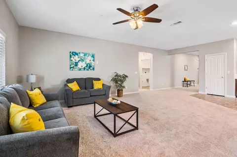 Living - 437 Pendragon St, Manteca, CA 95337 photo 2 of 6