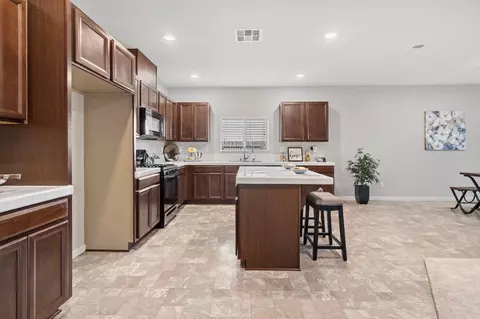Kitchen - 437 Pendragon St, Manteca, CA 95337 photo 1 of 7
