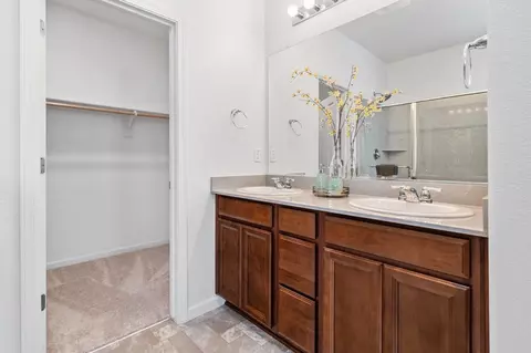 Bath - 437 Pendragon St, Manteca, CA 95337 photo 2 of 3