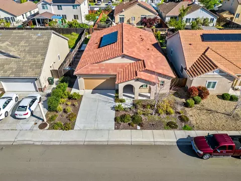 Exterior - 437 Pendragon St, Manteca, CA 95337 photo 6 of 7