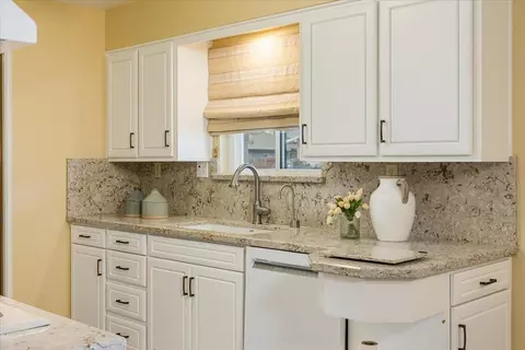 Kitchen - 6274 Heathcliff Dr, Carmichael, CA 95608 photo 2 of 5