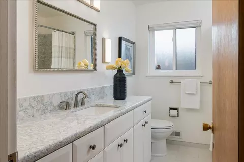 Bath - 6274 Heathcliff Dr, Carmichael, CA 95608 photo 5 of 6