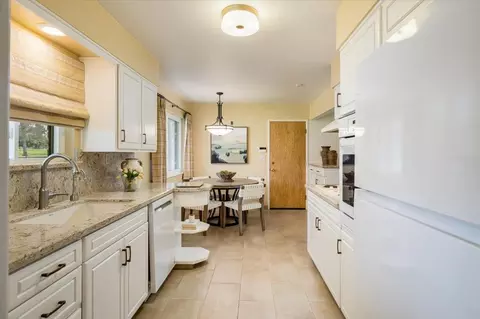 Kitchen - 6274 Heathcliff Dr, Carmichael, CA 95608 photo 4 of 5