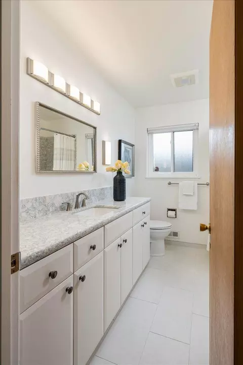 Bath - 6274 Heathcliff Dr, Carmichael, CA 95608 photo 4 of 6