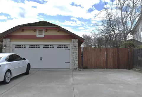 672 Chenin Blanc Dr, Manteca, CA 95337 photo 2