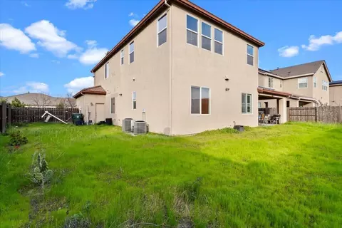 Exterior - 910 Glen Abbey Dr, Manteca, CA 95336 photo 8 of 8