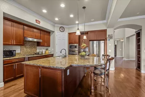 Kitchen - 910 Glen Abbey Dr, Manteca, CA 95336 photo 1 of 6