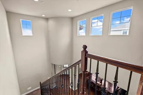 Entry Way - 910 Glen Abbey Dr, Manteca, CA 95336 photo 3 of 5