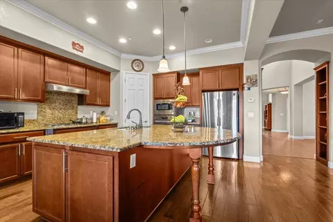 Kitchen - 910 Glen Abbey Dr, Manteca, CA 95336 photo 6 of 6