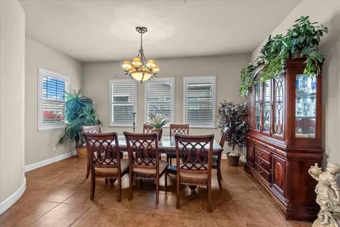 Dining - 910 Glen Abbey Dr, Manteca, CA 95336 photo 2 of 4
