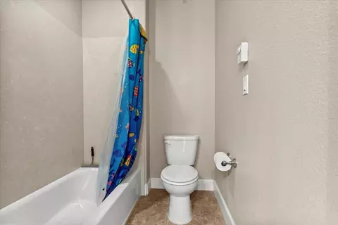 Bath - 910 Glen Abbey Dr, Manteca, CA 95336 photo 8 of 8
