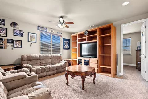 Living - 910 Glen Abbey Dr, Manteca, CA 95336 photo 5 of 6