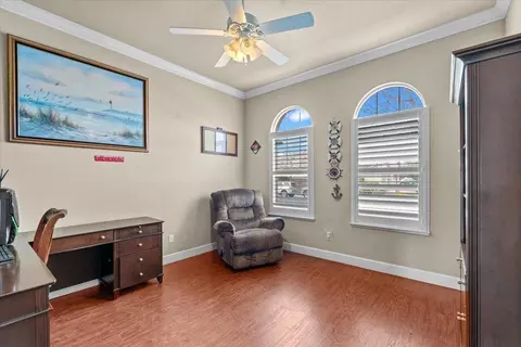Living - 910 Glen Abbey Dr, Manteca, CA 95336 photo 1 of 6