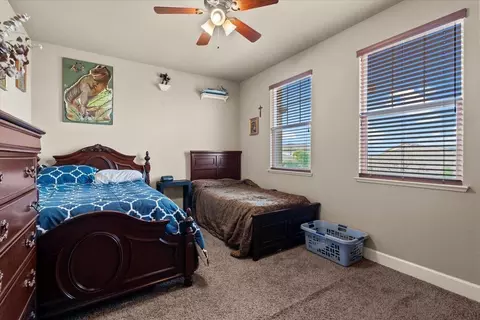 Bedroom - 910 Glen Abbey Dr, Manteca, CA 95336 photo 8 of 9
