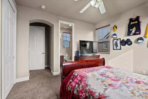 Bedroom - 910 Glen Abbey Dr, Manteca, CA 95336 photo 4 of 9