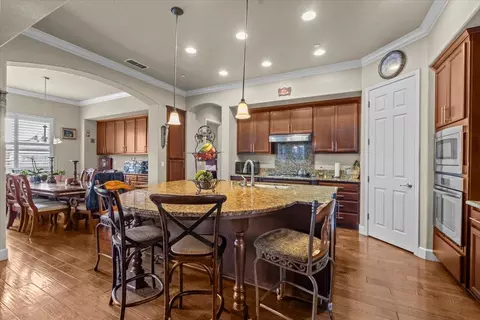 Kitchen - 910 Glen Abbey Dr, Manteca, CA 95336 photo 4 of 6