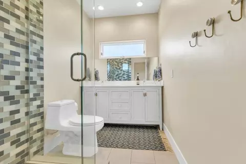 Bath - 1335 Cassel Ln, Davis, CA 95616 photo 6 of 6