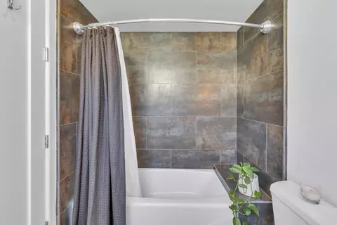 Bath - 1335 Cassel Ln, Davis, CA 95616 photo 3 of 6