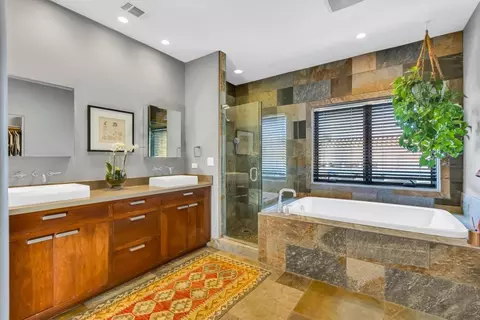 Bath - 1335 Cassel Ln, Davis, CA 95616 photo 4 of 6