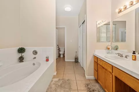 Bath - 739 Wynyard Cir, Manteca, CA 95337 photo 5 of 5