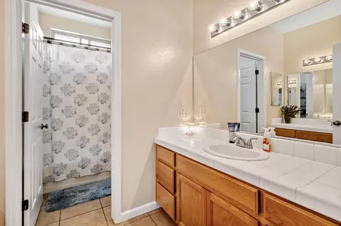 Bath - 739 Wynyard Cir, Manteca, CA 95337 photo 2 of 5