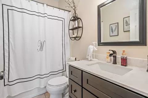 Bath - 739 Wynyard Cir, Manteca, CA 95337 photo 1 of 5