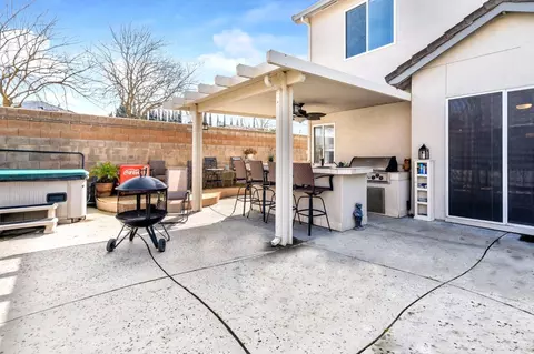 Exterior - 739 Wynyard Cir, Manteca, CA 95337 photo 6 of 13