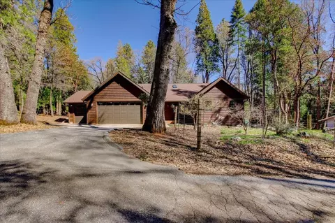 12319 Hillcrest Dr, Nevada City, CA 95959