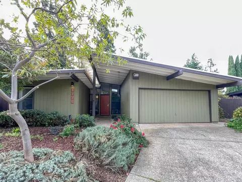 8775 Contemporary Ct, Elk Grove, CA 95624